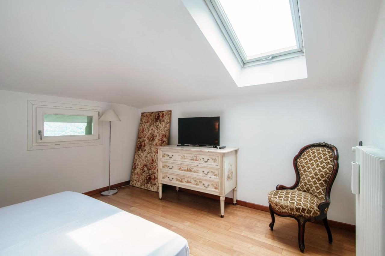 I D'A Charming Penthouse - Lake View- Como- House-130 Mt-2 Double Bedrooms And 2 Double Bathrooms A Spacious Living Room-Full Equipped Kitchen-Private Garden And Terrace-Private Covered Parking Eksteriør bilde